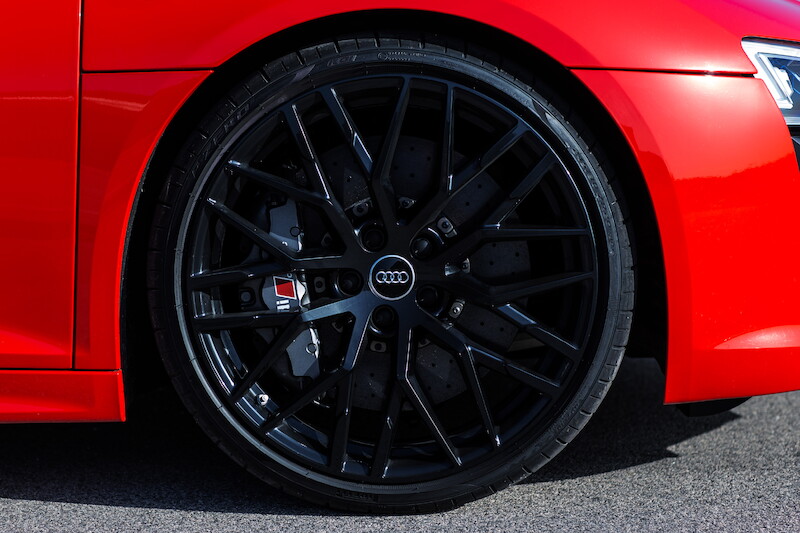 Audi R8 V10 Plus - czerwony Dynamit